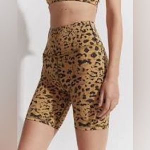 Varley Let’s Move Short 7 Golden Spots